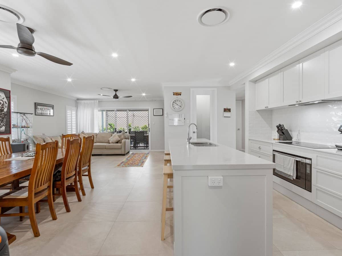 26 Amber Circuit, Greenbank - Thumbnail 15