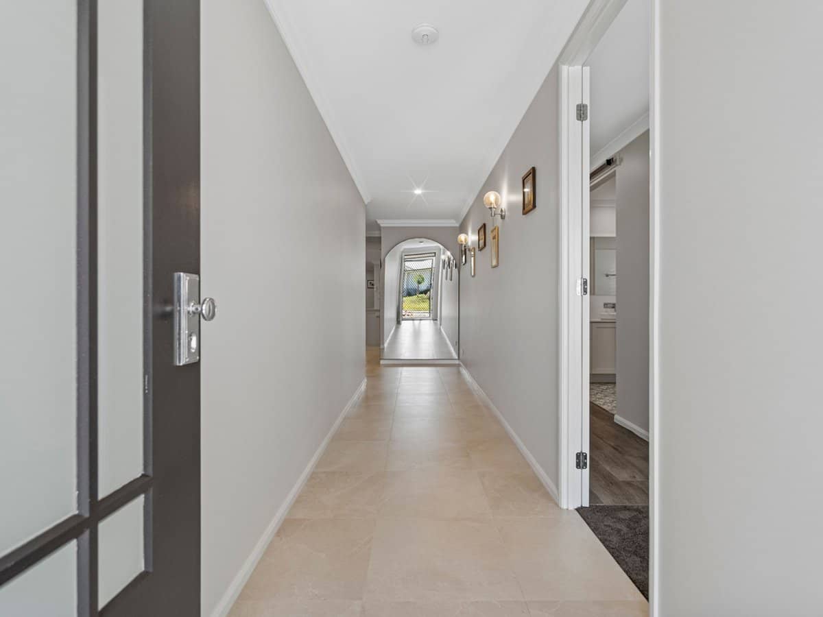 26 Amber Circuit, Greenbank - Thumbnail 18