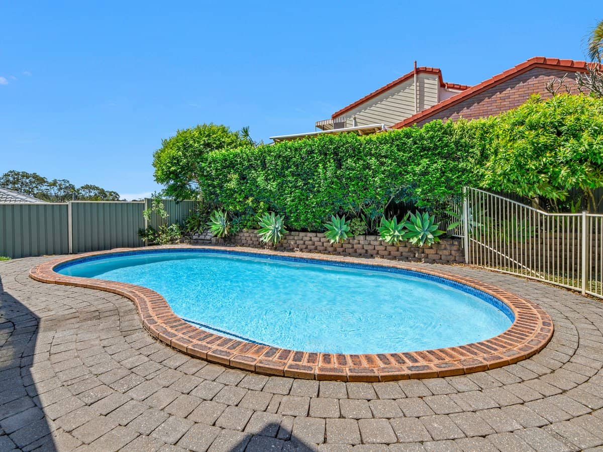 13 Kerria Crescent, ASHMORE - Thumbnail 2