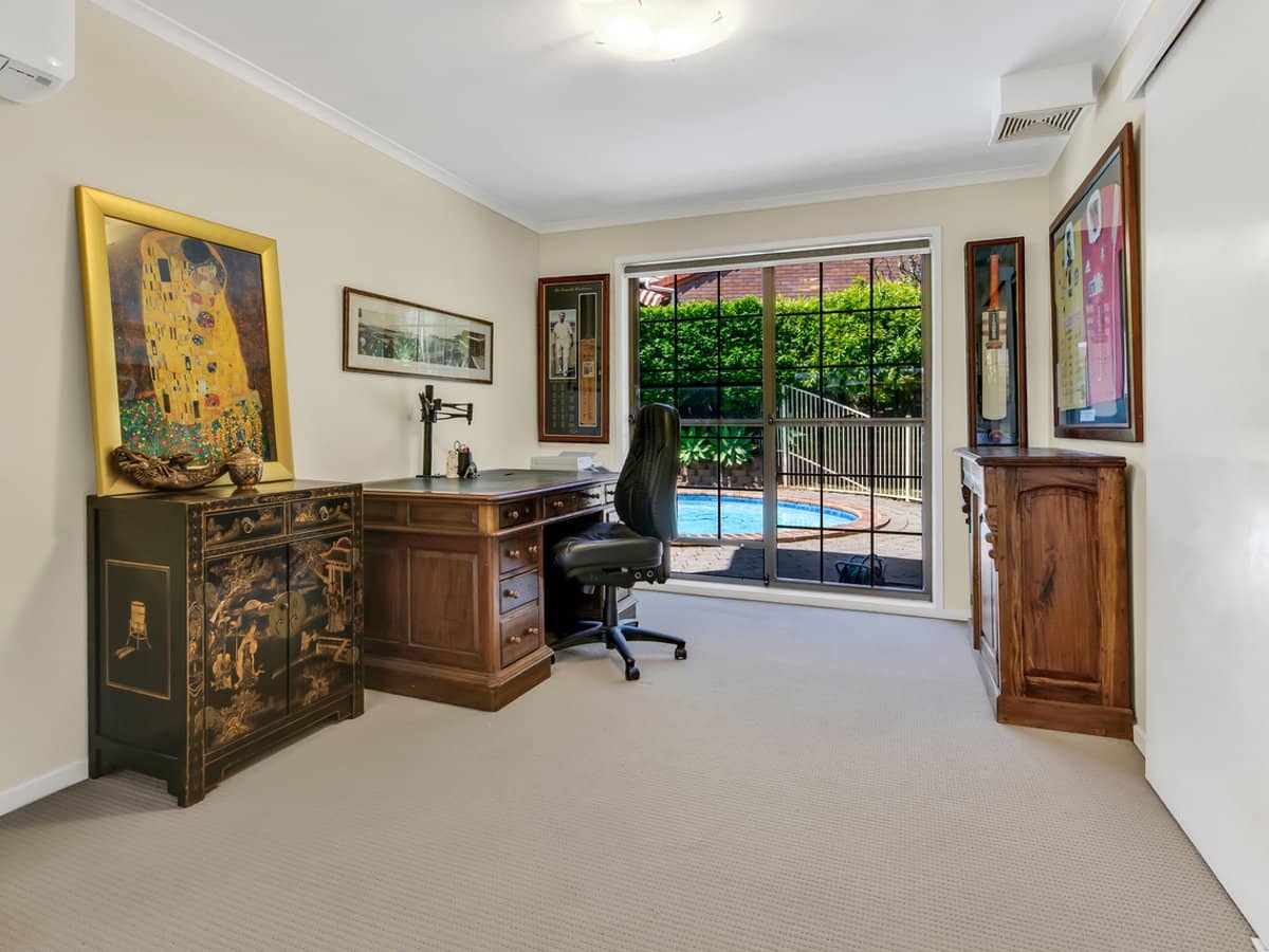 13 Kerria Crescent, ASHMORE - Thumbnail 5