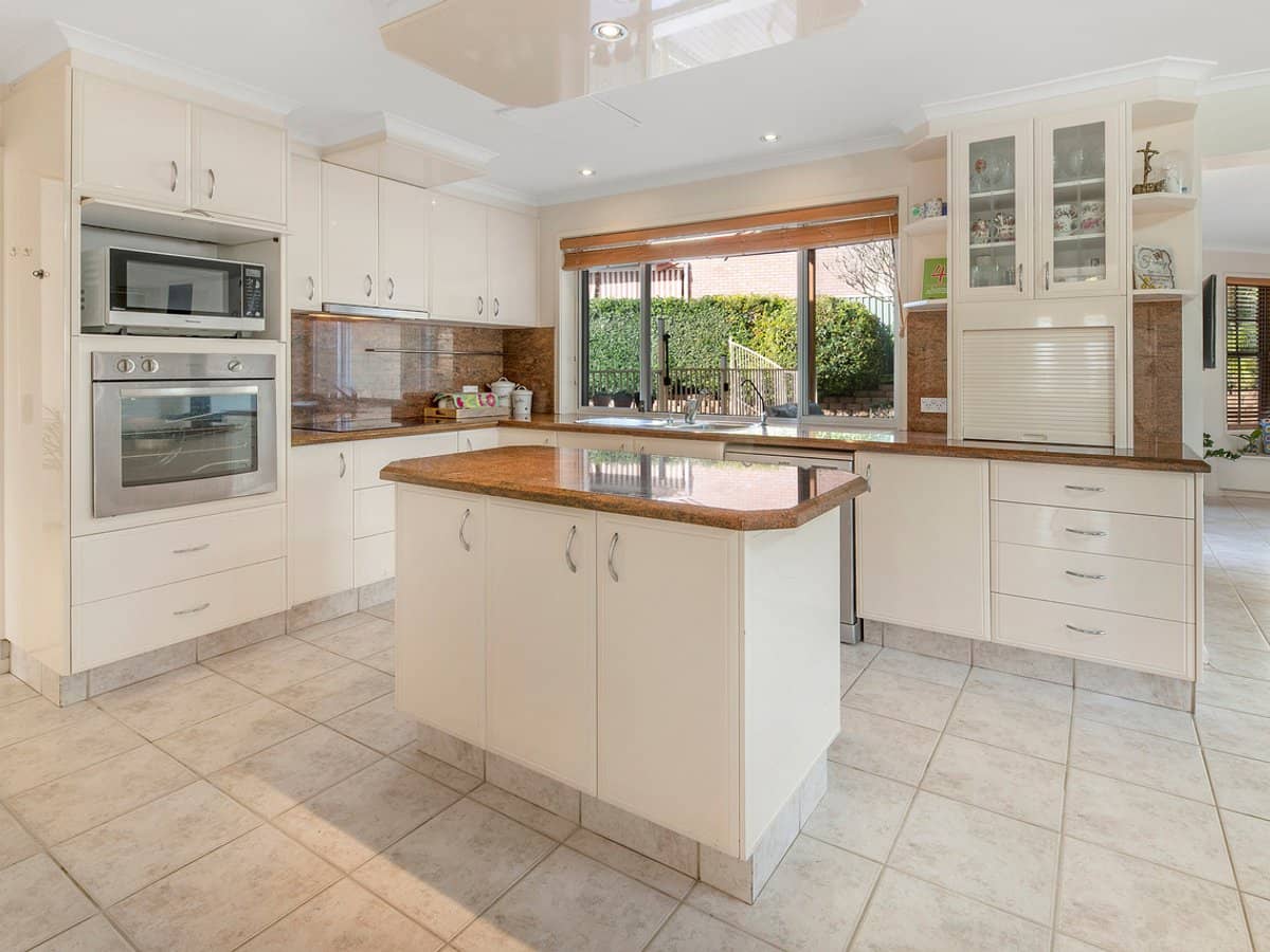 13 Kerria Crescent, ASHMORE - Thumbnail 9