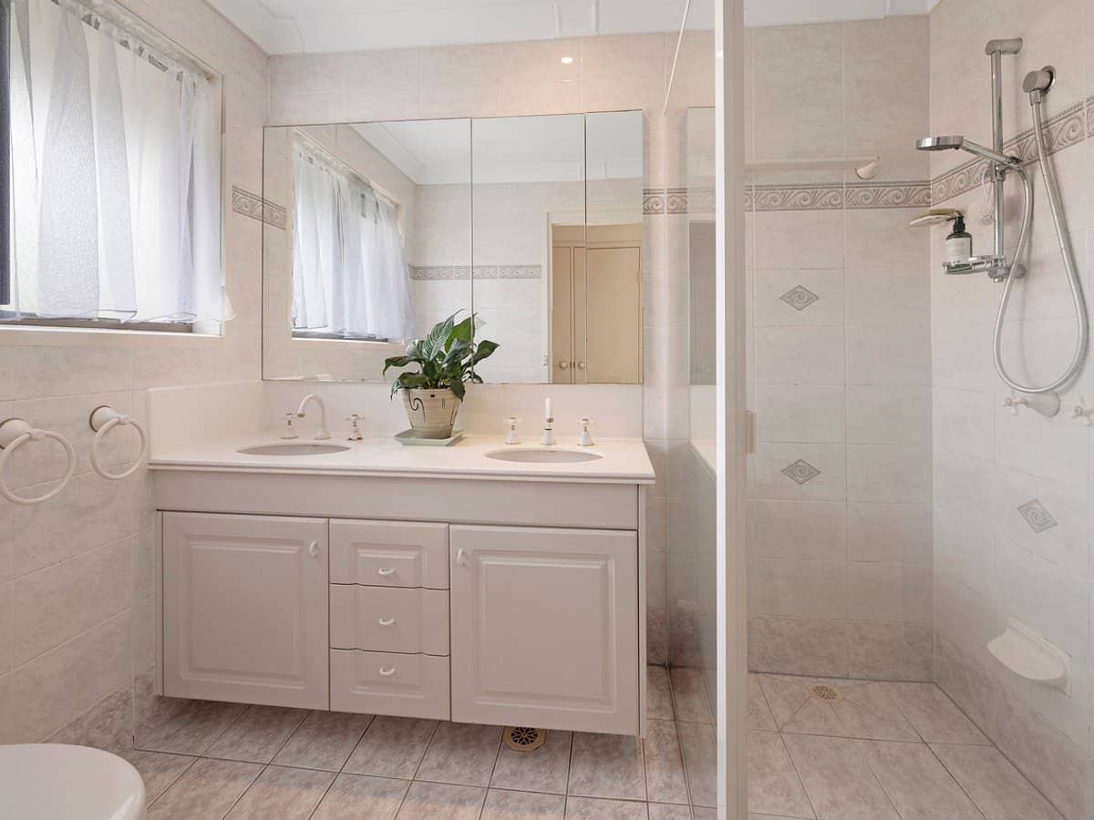 13 Kerria Crescent, ASHMORE - Thumbnail 15