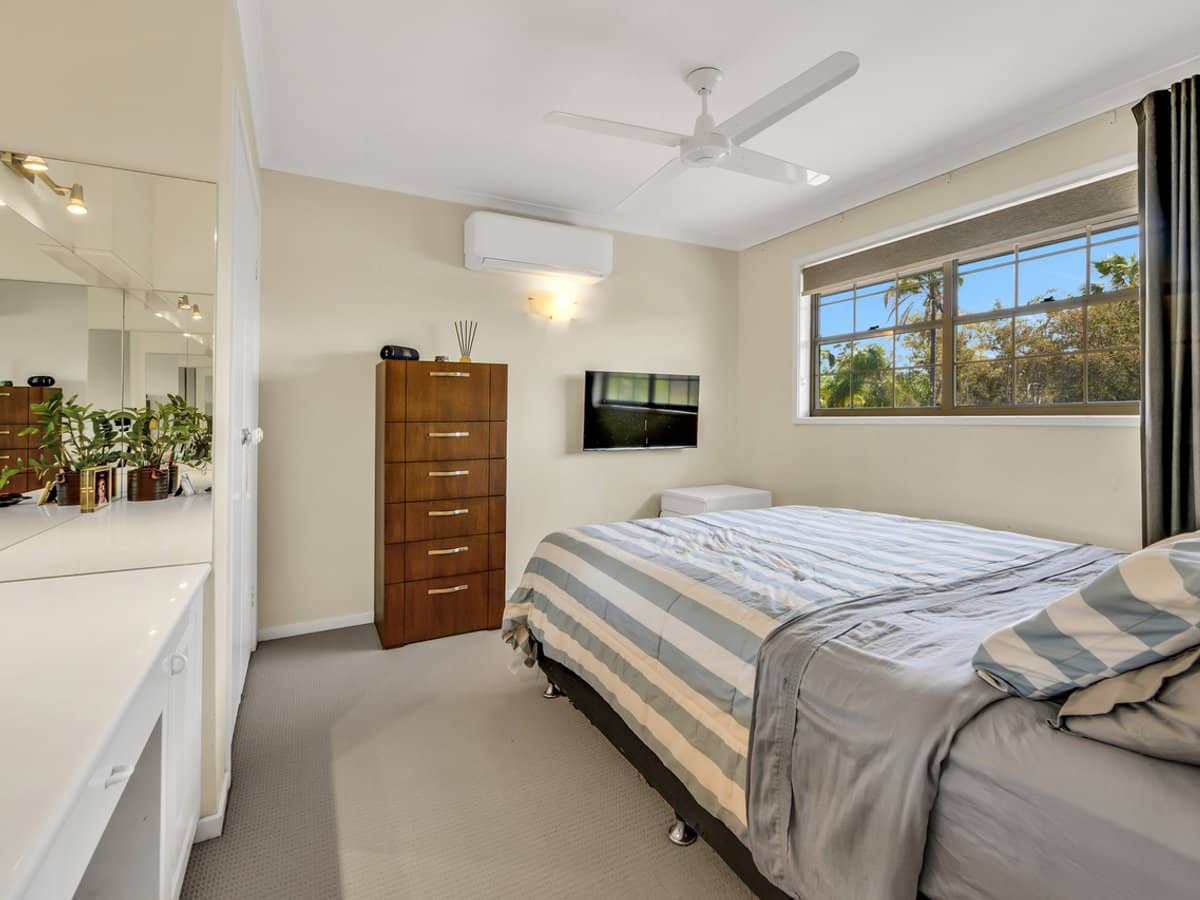 13 Kerria Crescent, ASHMORE - Thumbnail 16