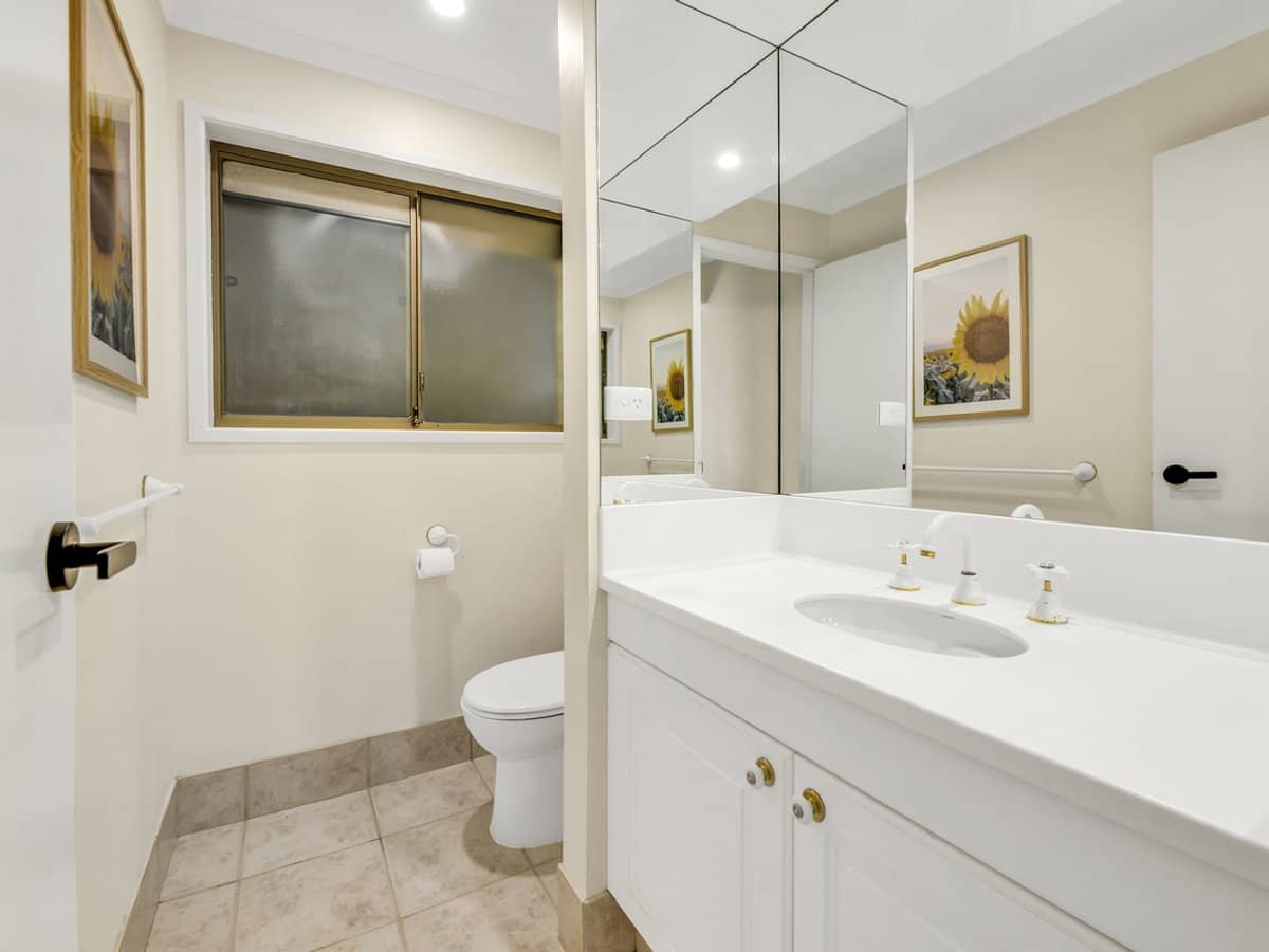 13 Kerria Crescent, ASHMORE - Thumbnail 20