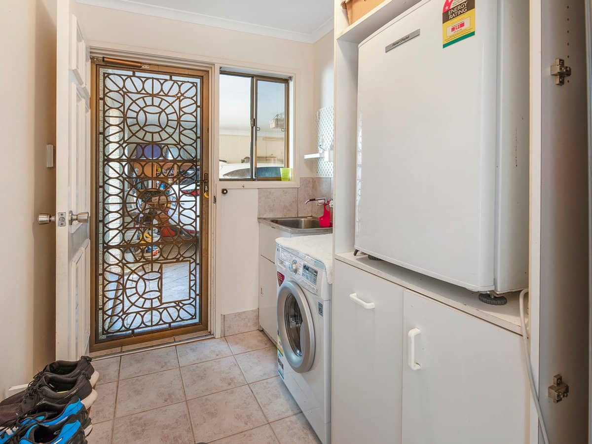 13 Kerria Crescent, ASHMORE - Thumbnail 21