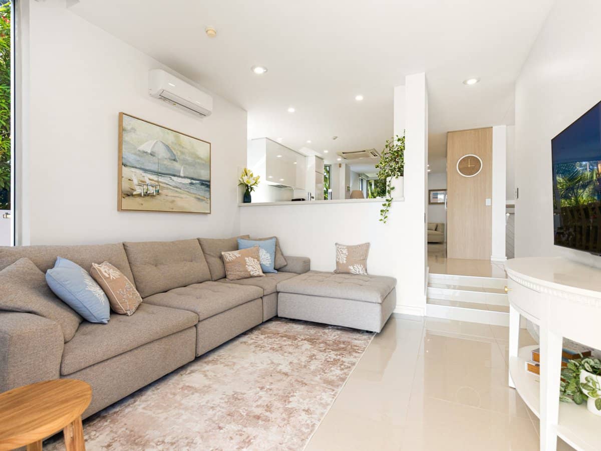 12 Commodore Drive, PARADISE WATERS - Thumbnail 11