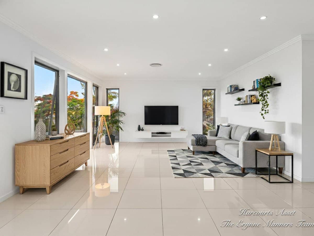 8 Adrian Court, JACOBS WELL - Thumbnail 9