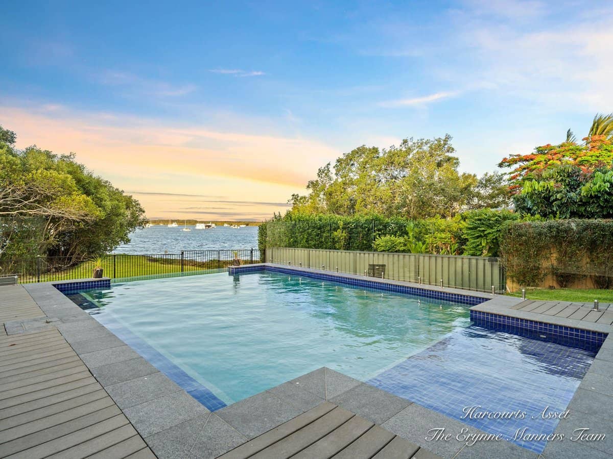 8 Adrian Court, JACOBS WELL - Thumbnail 12