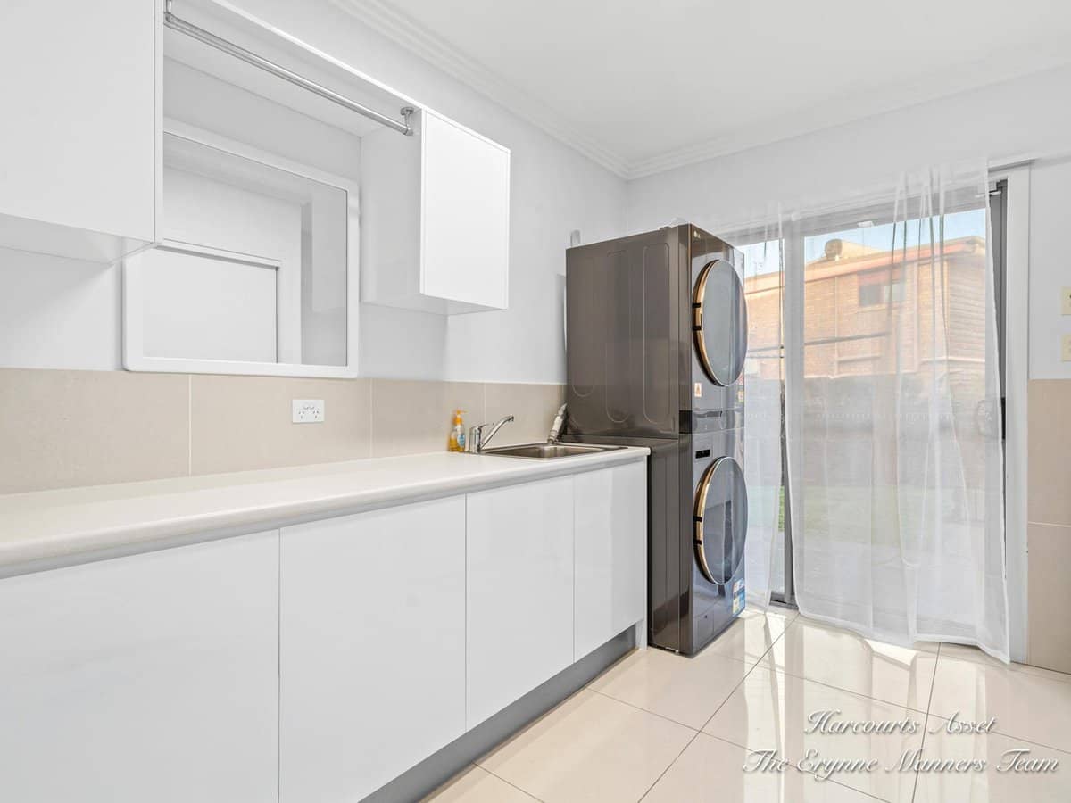 8 Adrian Court, JACOBS WELL - Thumbnail 27