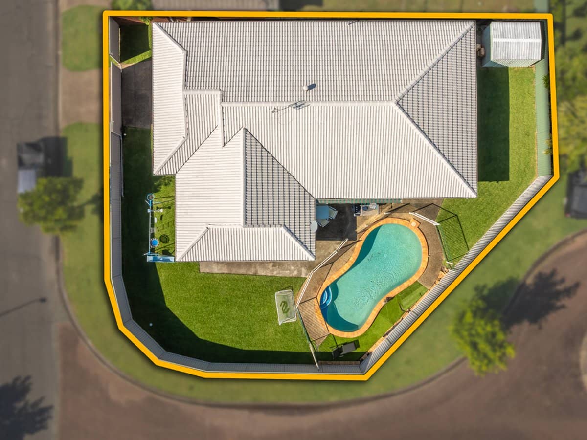 2 Chadstone Place, ROBINA - Thumbnail 2