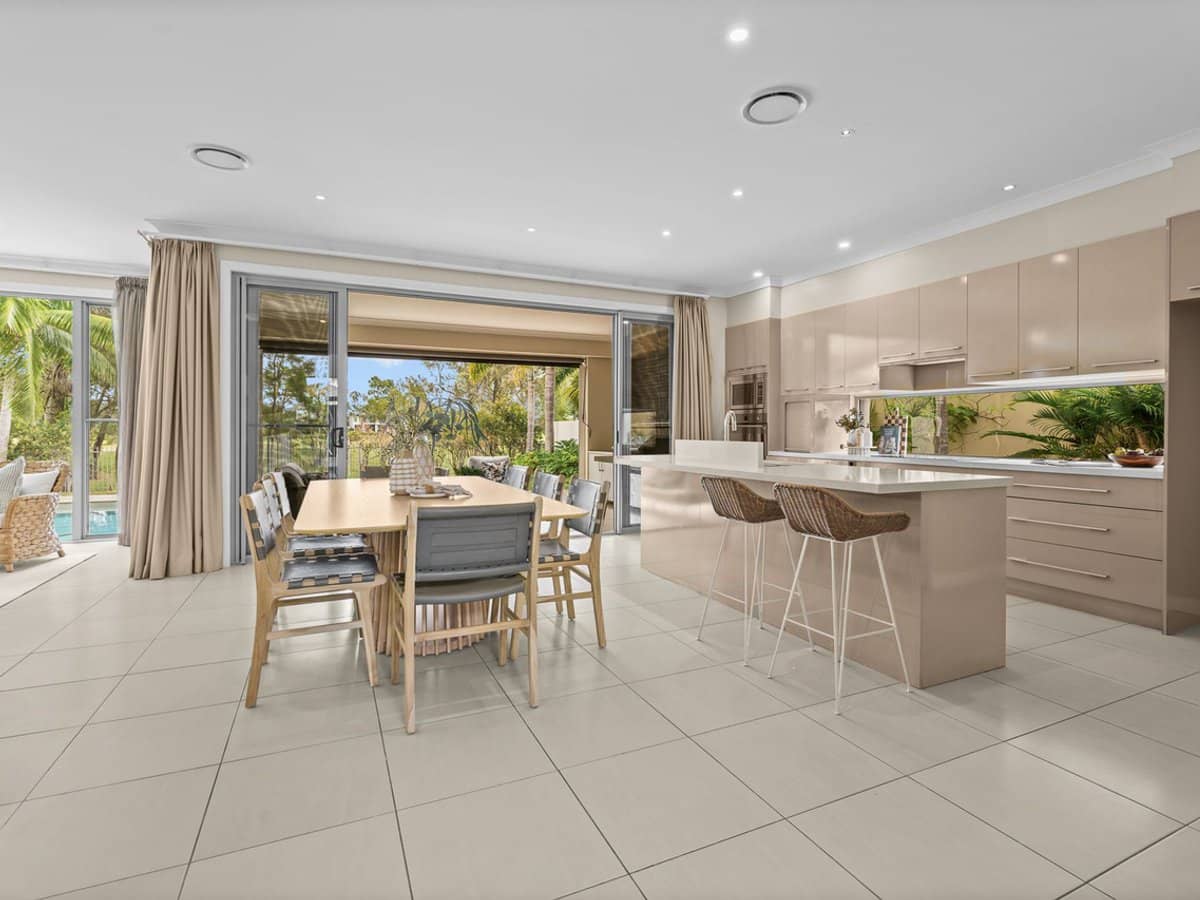 9103 Peter Senior Drive, HOPE ISLAND - Thumbnail 3