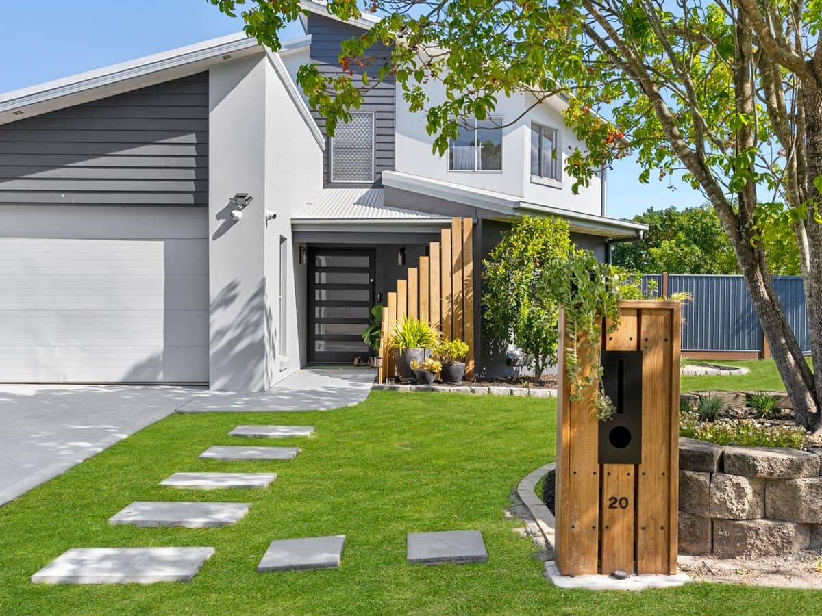 20 Rainlily Crescent, UPPER COOMERA - Thumbnail 1