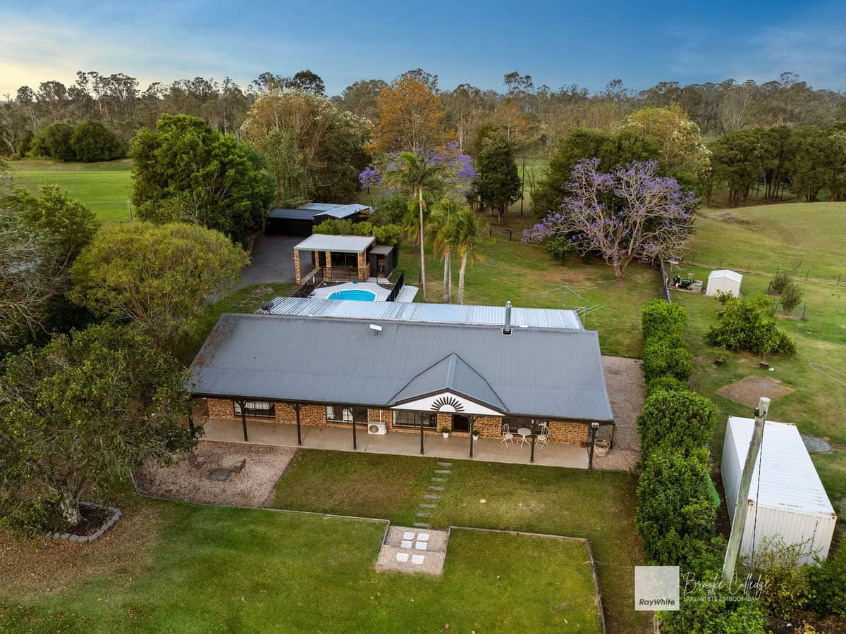 99 Couldery Court, Cedar Grove - Thumbnail 1