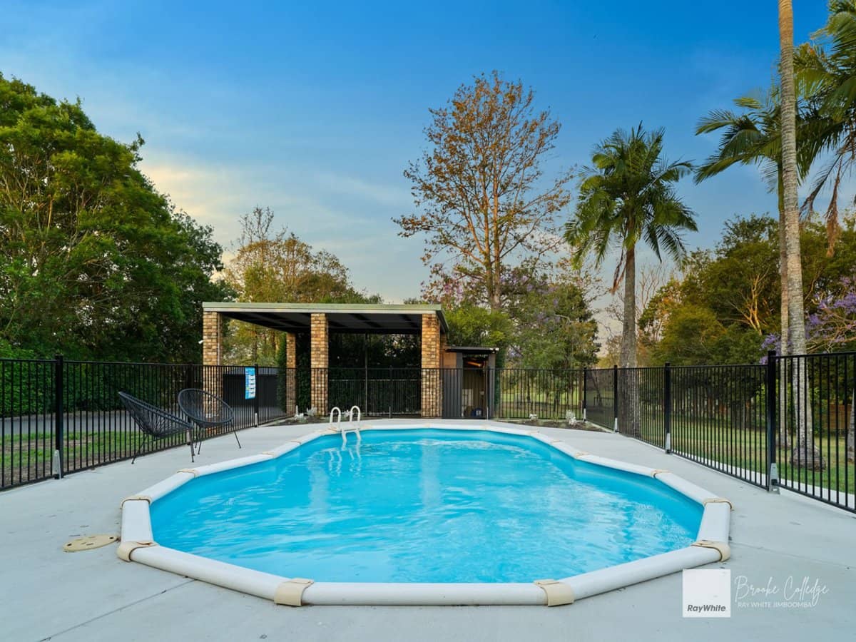 99 Couldery Court, Cedar Grove - Thumbnail 3