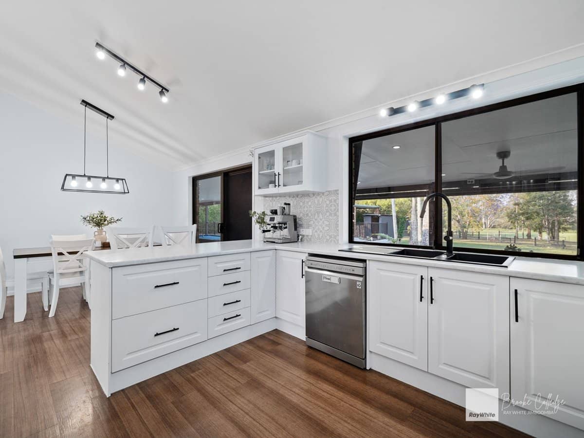 99 Couldery Court, Cedar Grove - Thumbnail 8