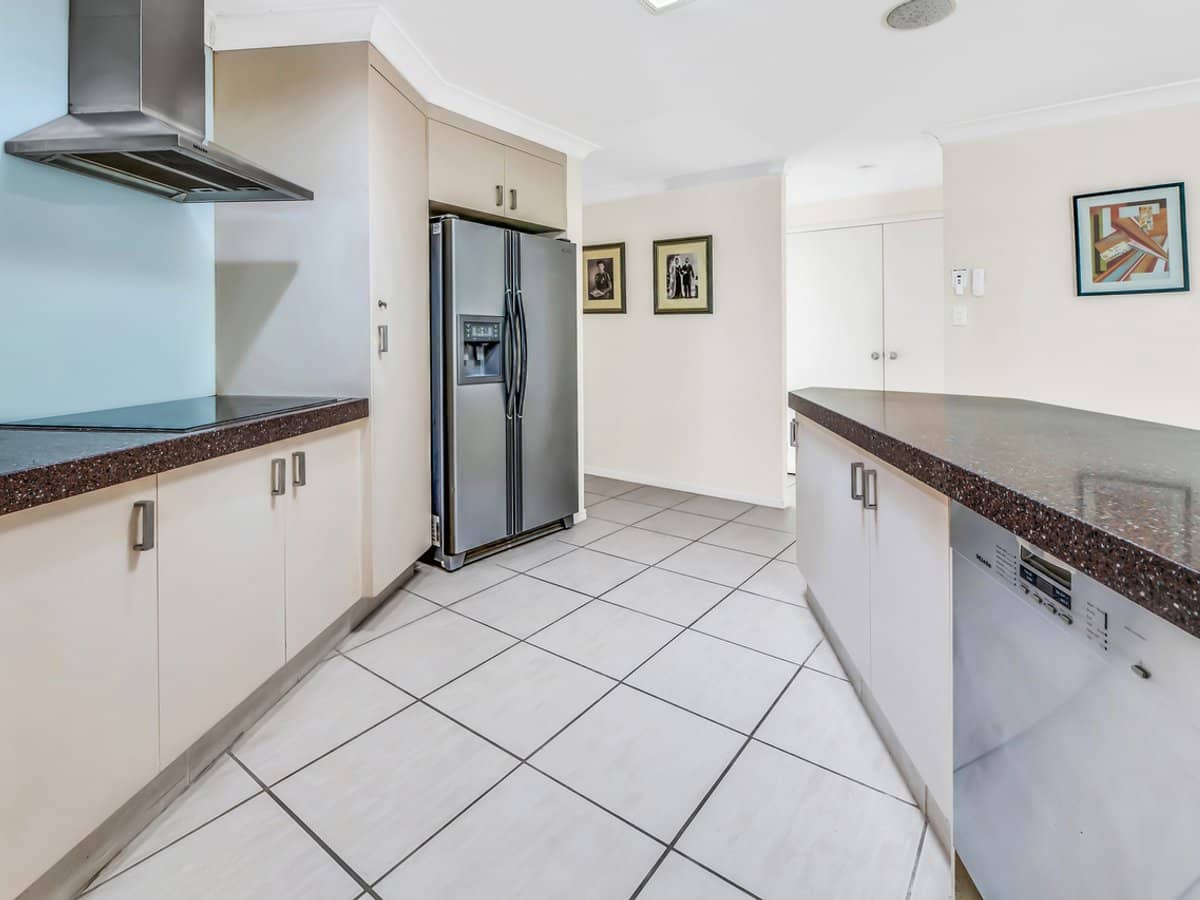 7 Sun Valley Drive, ASHMORE - Thumbnail 6