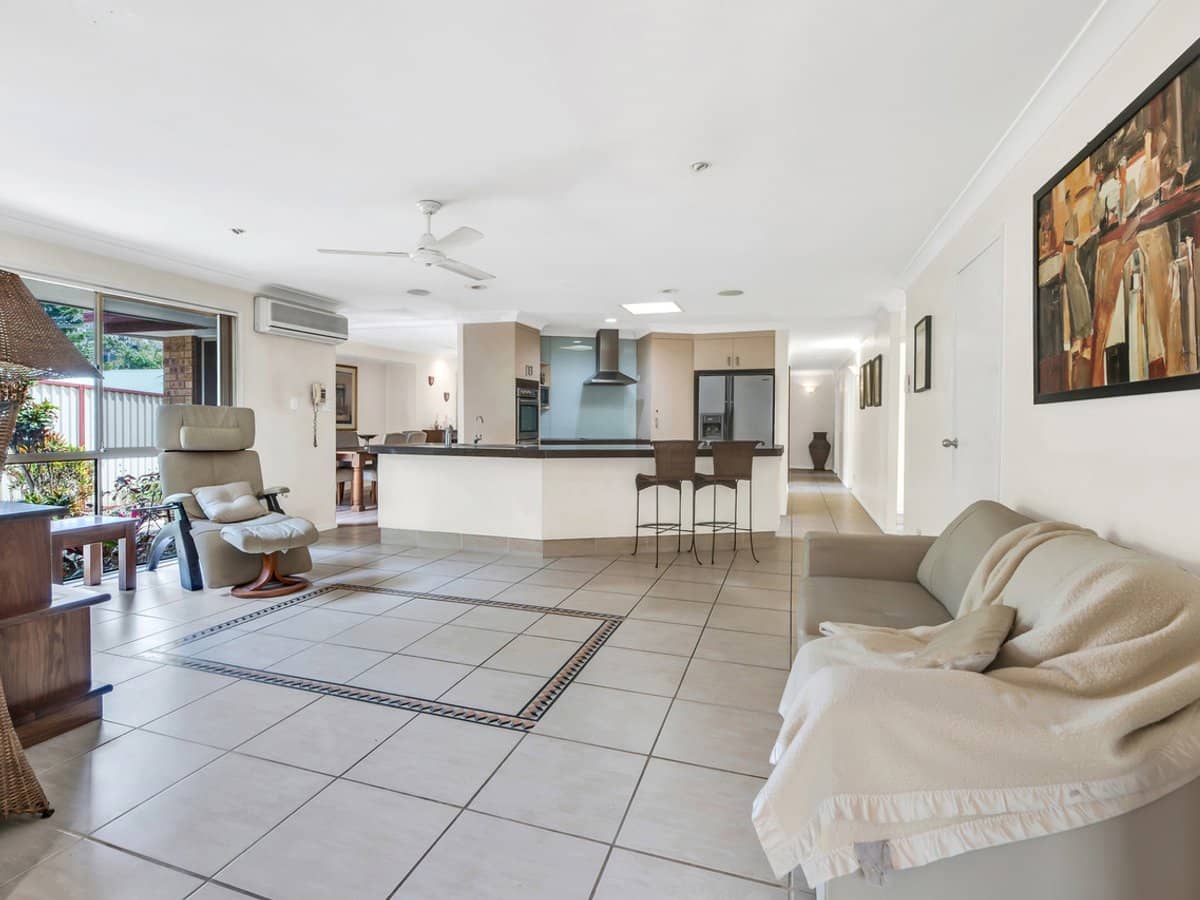 7 Sun Valley Drive, ASHMORE - Thumbnail 8