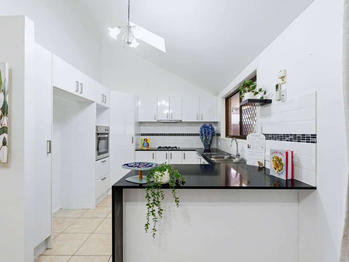 25 Dorachus Drive, Regents Park - Thumbnail 8