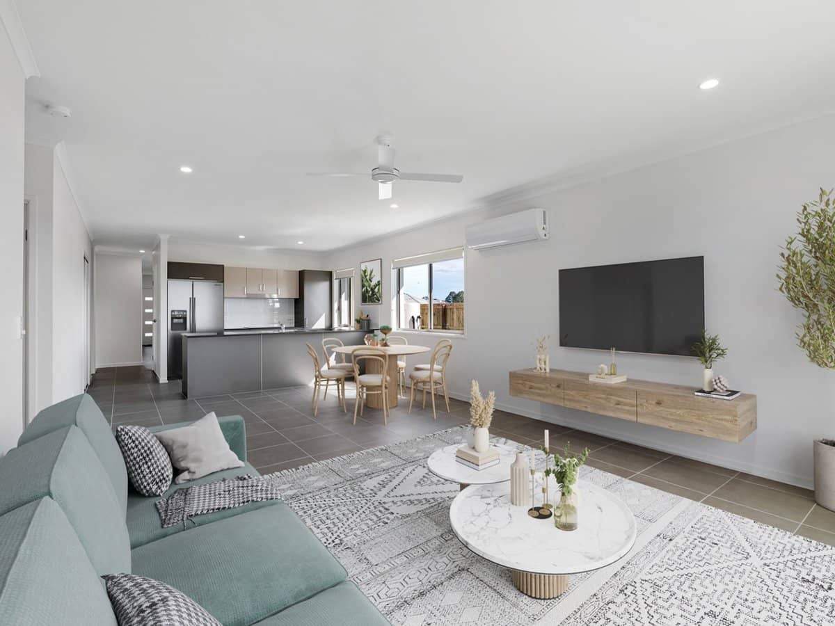 7 Riverside Esplanade, JIMBOOMBA - Thumbnail 1