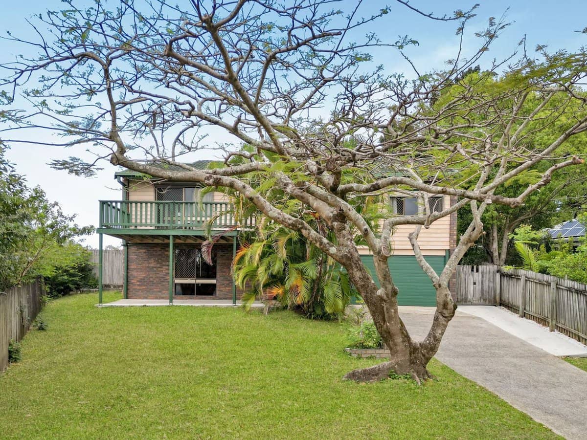 3 Mara Court, ASHMORE - Thumbnail 1