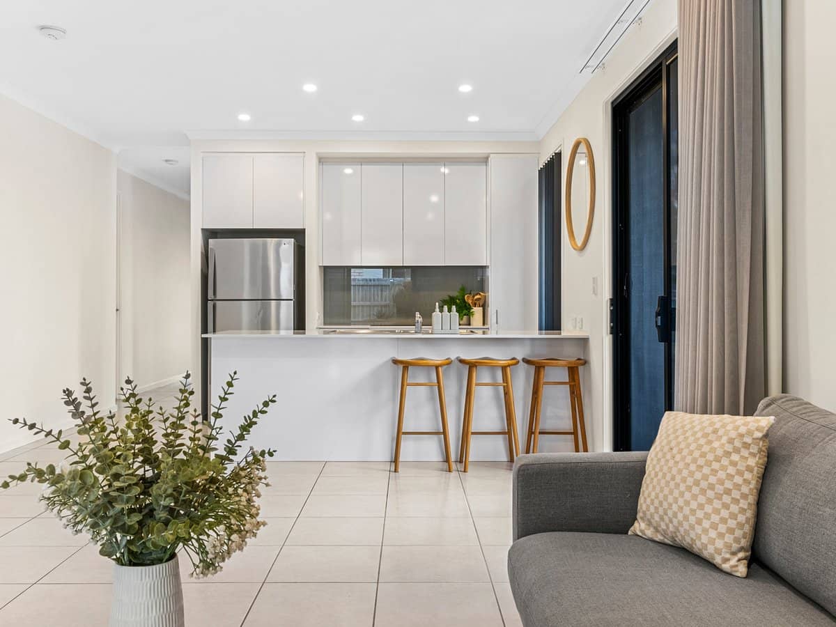 42 Oakover Avenue, ORMEAU HILLS - Thumbnail 3