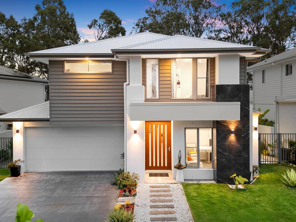 98 Lake Serenity Boulevard, HELENSVALE - Thumbnail 2