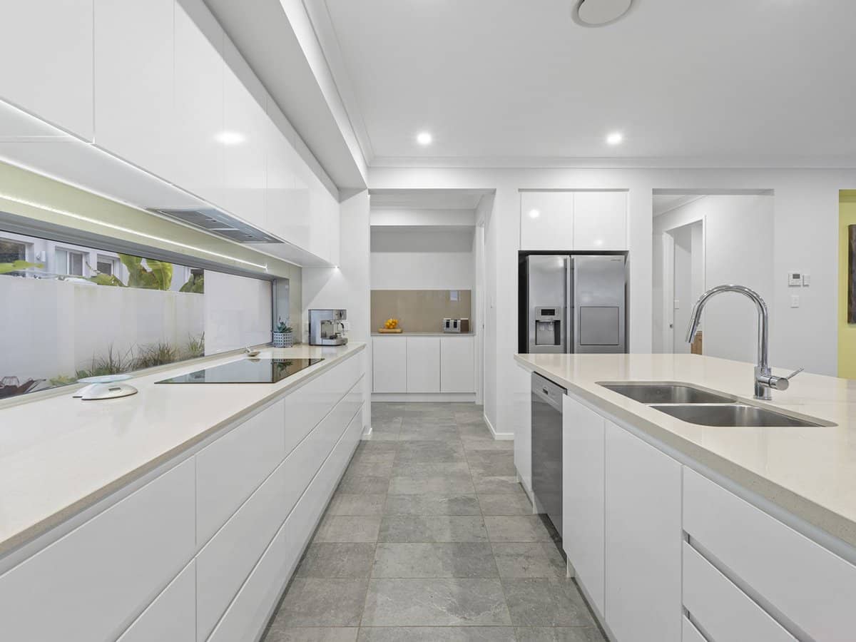 98 Lake Serenity Boulevard, HELENSVALE - Thumbnail 6