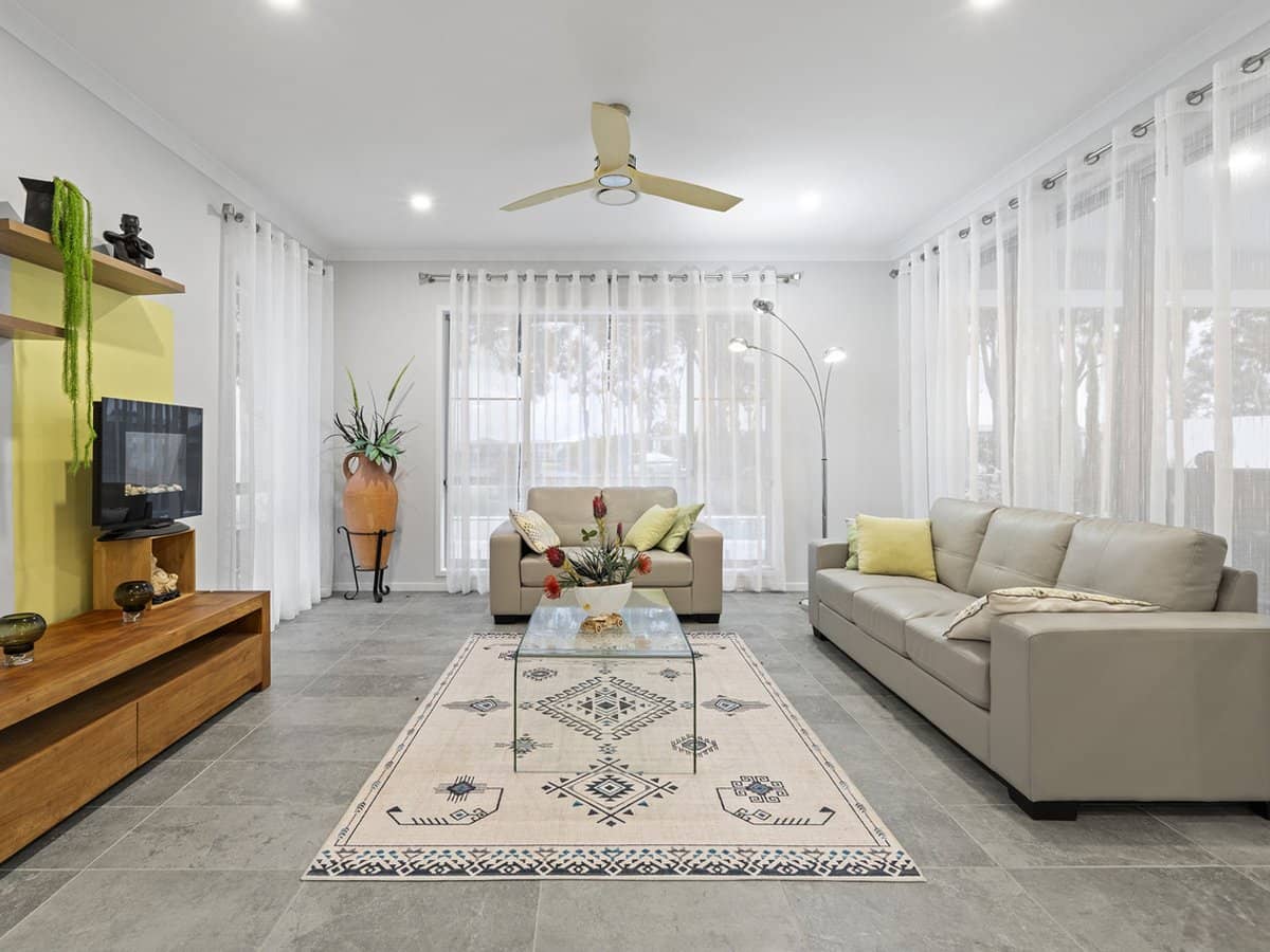 98 Lake Serenity Boulevard, HELENSVALE - Thumbnail 7