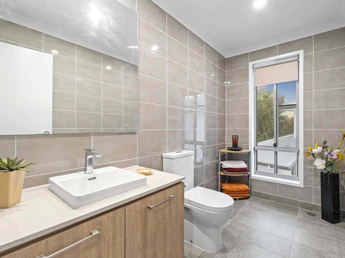 98 Lake Serenity Boulevard, HELENSVALE - Thumbnail 8