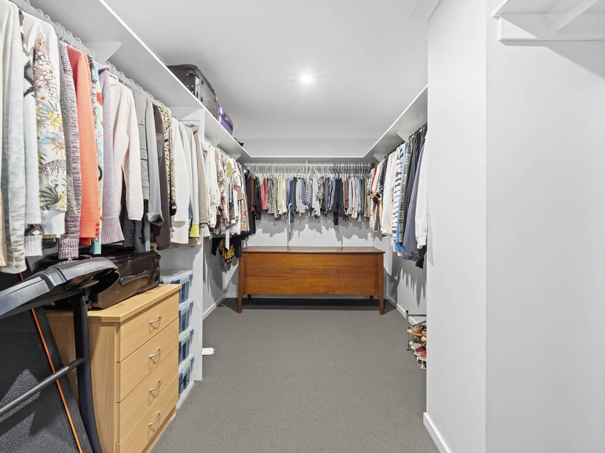 98 Lake Serenity Boulevard, HELENSVALE - Thumbnail 13