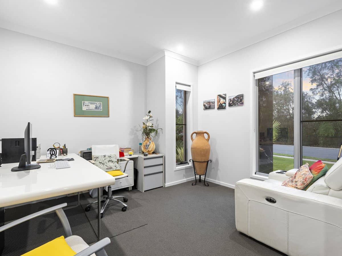 98 Lake Serenity Boulevard, HELENSVALE - Thumbnail 16