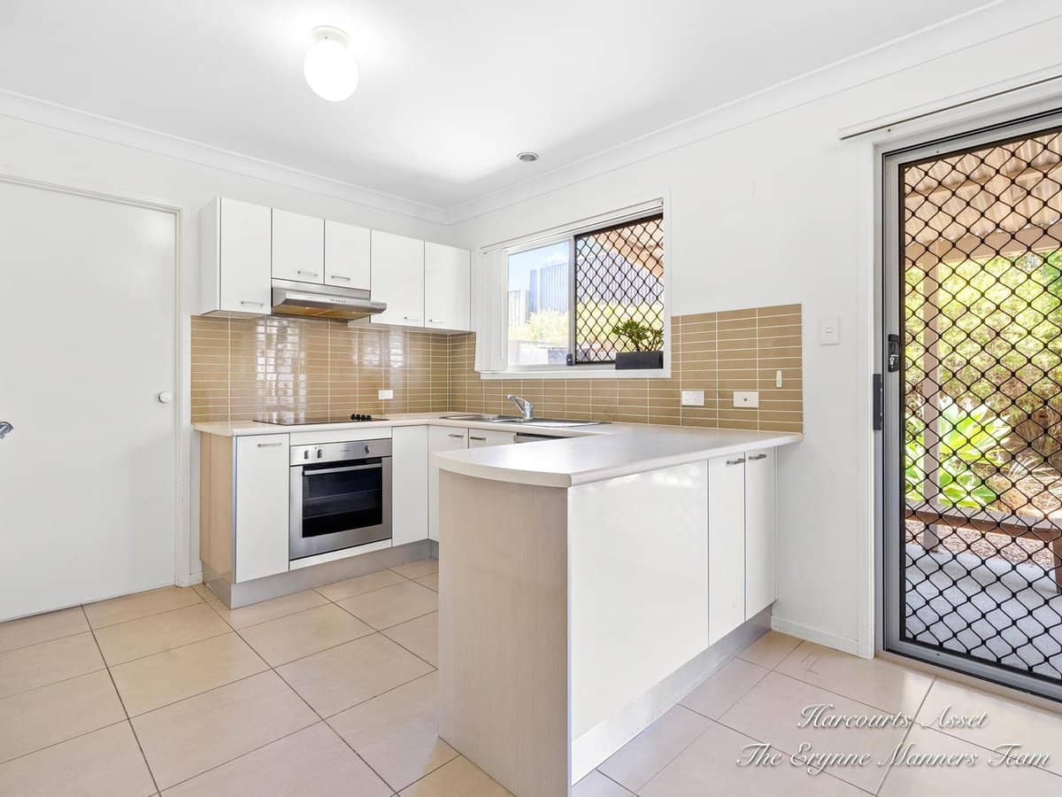 6 Mactier Drive, BORONIA HEIGHTS - Thumbnail 5