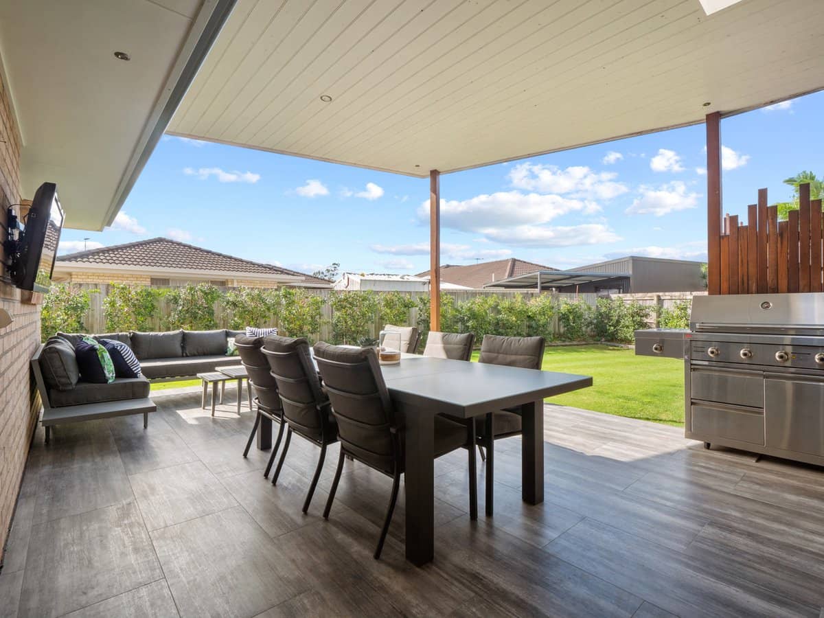 12 Freesia Court, ORMEAU - Thumbnail 3