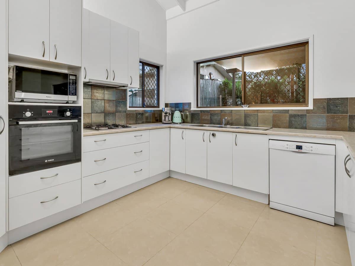 12 Kurrambee Avenue, ASHMORE - Thumbnail 9