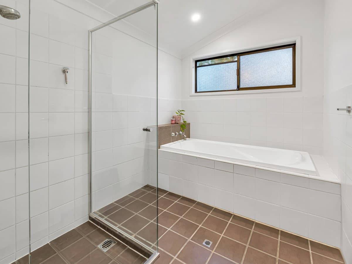 12 Kurrambee Avenue, ASHMORE - Thumbnail 13