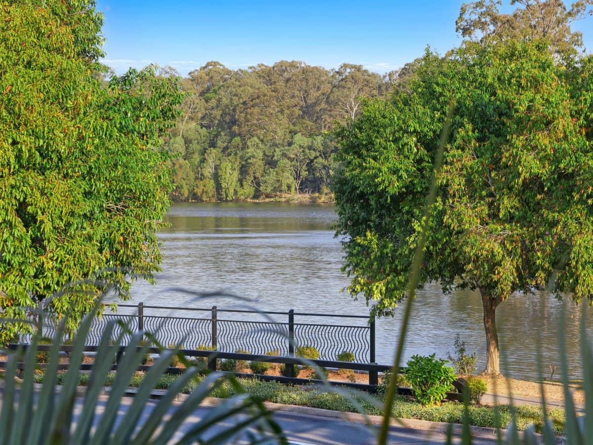 12 Azzurra Drive, VARSITY LAKES - Thumbnail 2