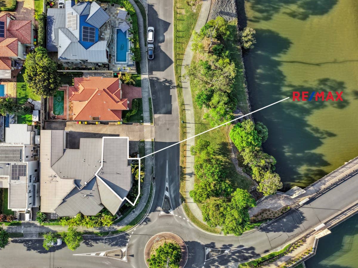 12 Azzurra Drive, VARSITY LAKES - Thumbnail 4