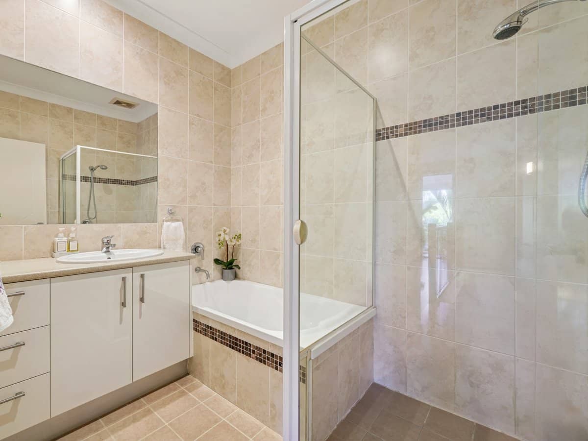 12 Azzurra Drive, VARSITY LAKES - Thumbnail 20