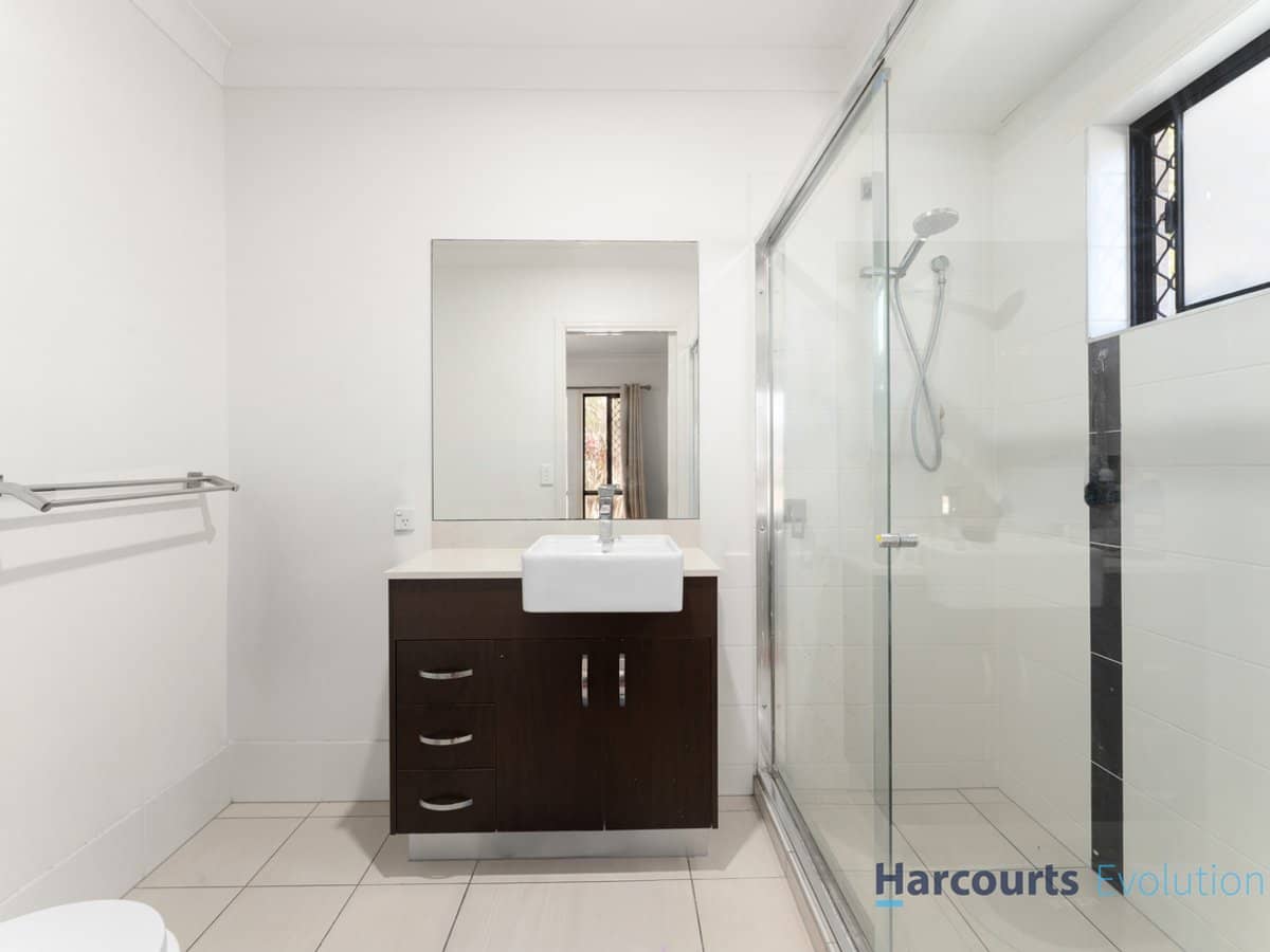 18 Riverstone Avenue, LOGAN RESERVE - Thumbnail 6