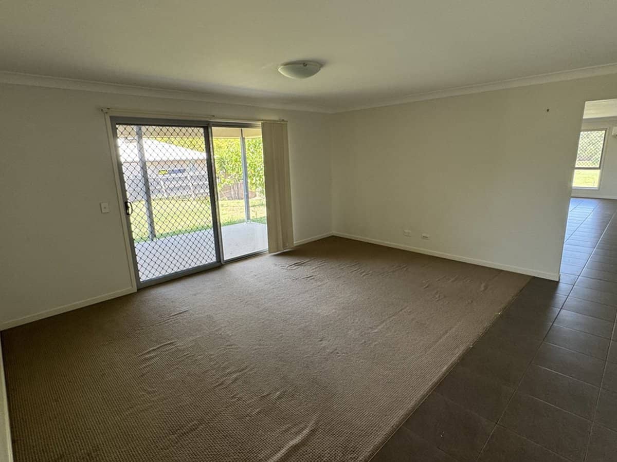 11 Eagle Hawk Drive, Southside - Thumbnail 2