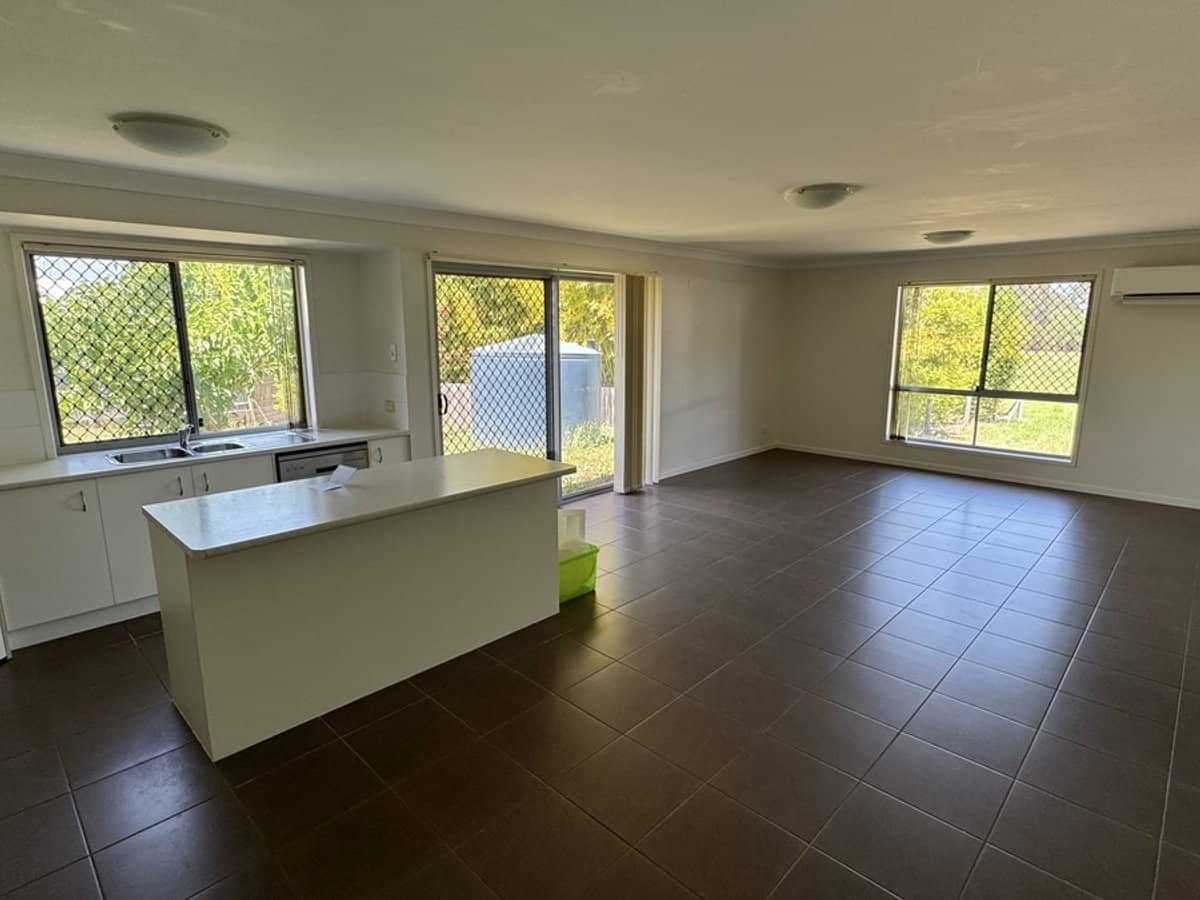 11 Eagle Hawk Drive, Southside - Thumbnail 3