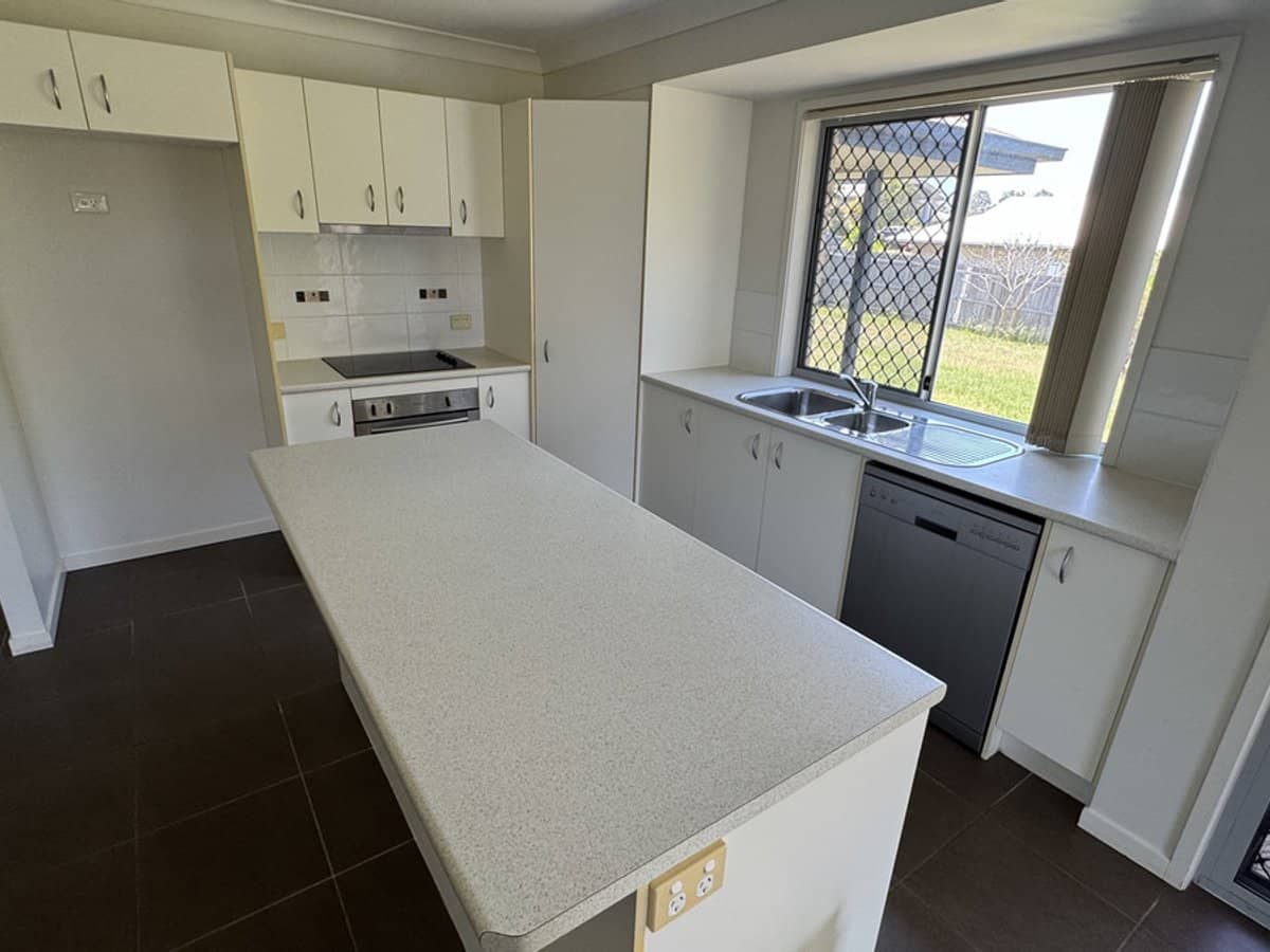 11 Eagle Hawk Drive, Southside - Thumbnail 4