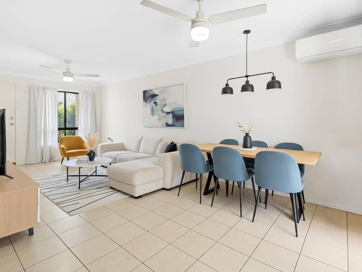 18 Loganlea Road, WATERFORD WEST - Thumbnail 2