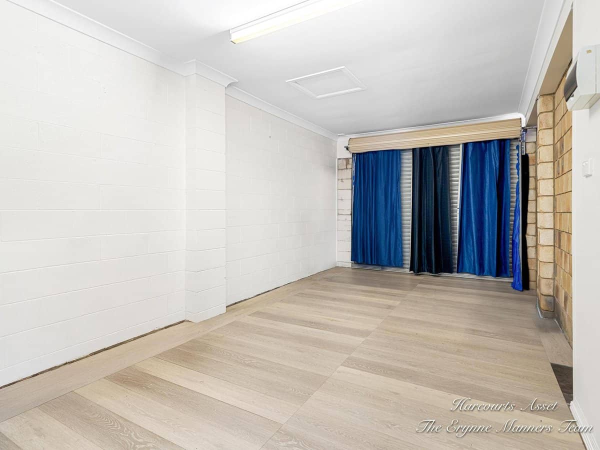 18 Loganlea Road, WATERFORD WEST - Thumbnail 7