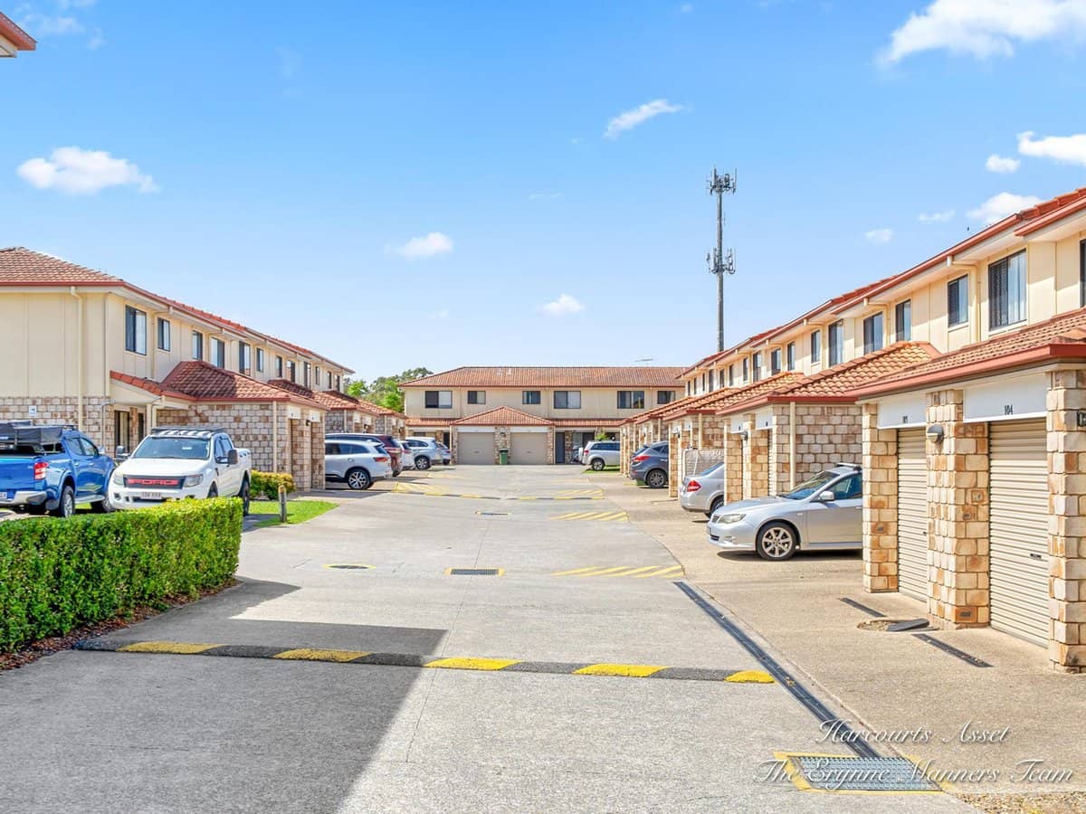 18 Loganlea Road, WATERFORD WEST - Thumbnail 11