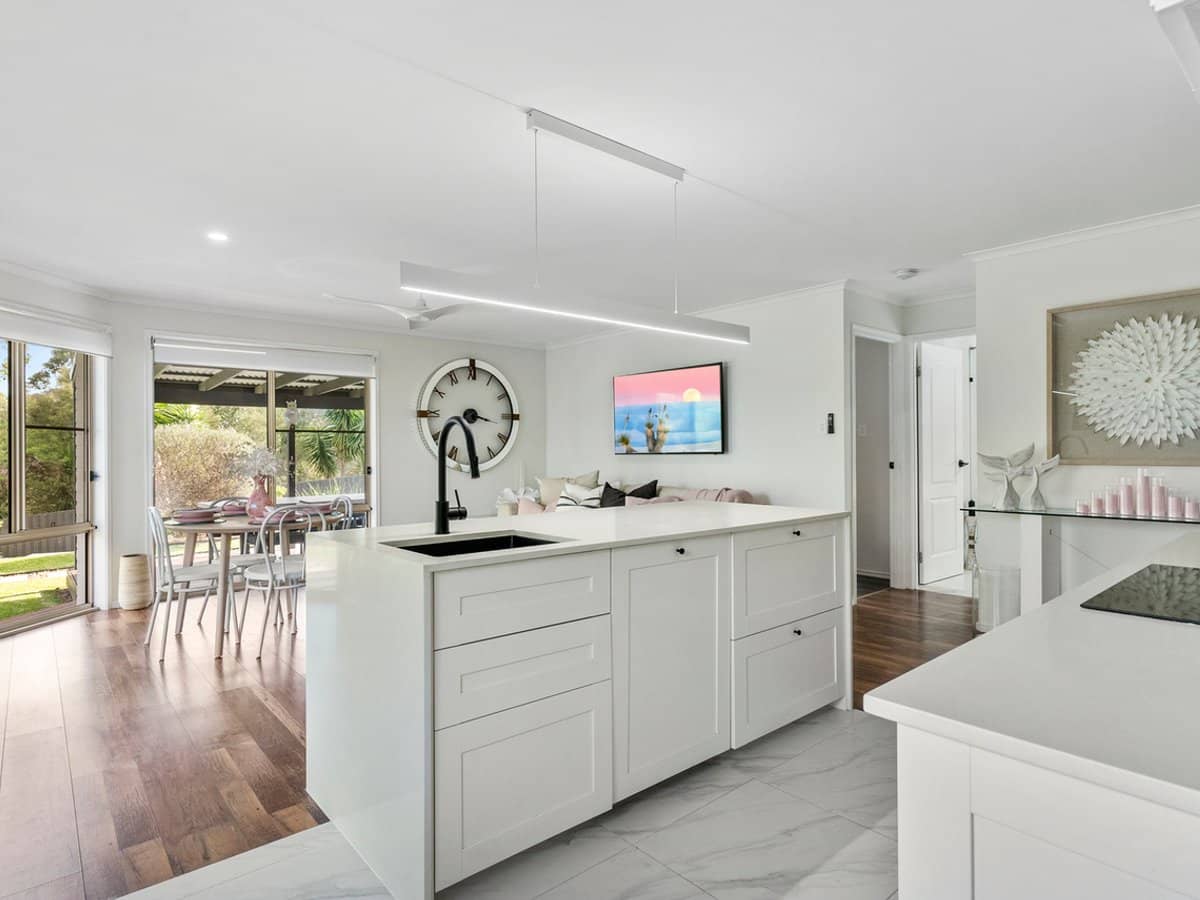 8 Carmen Court, OXENFORD - Thumbnail 2