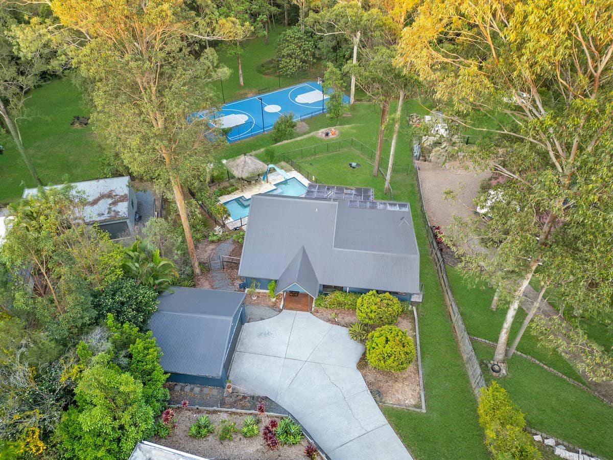 17 The Oval Drive, MOUNT NATHAN - Thumbnail 1