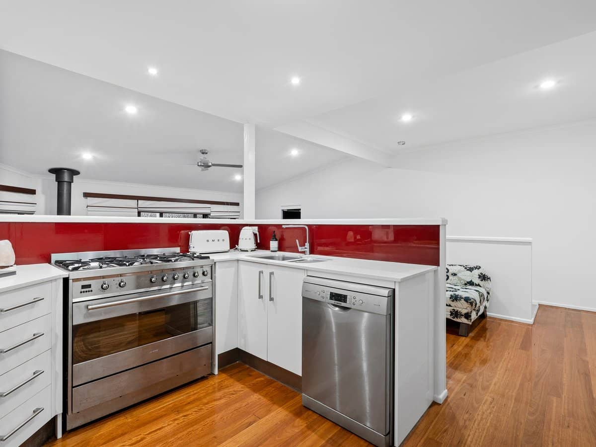 17 The Oval Drive, MOUNT NATHAN - Thumbnail 12