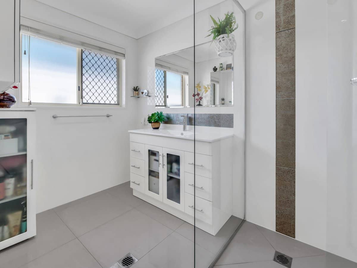 31 Salvia Street, HOLLYWELL - Thumbnail 19