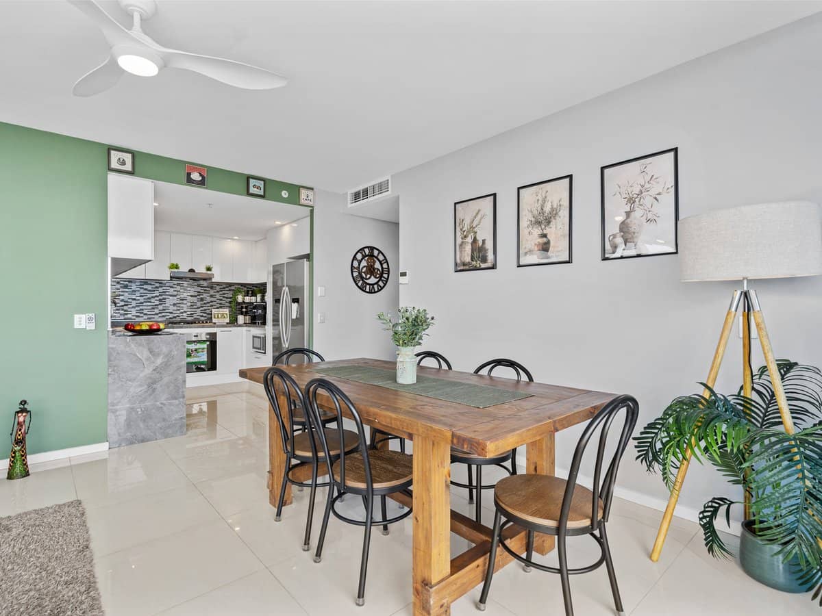 5 Harbour Side Court, BIGGERA WATERS - Thumbnail 5